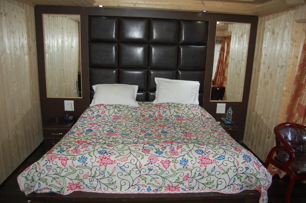 Hotel Zahgeer Continental Гульмарг Номер фото
