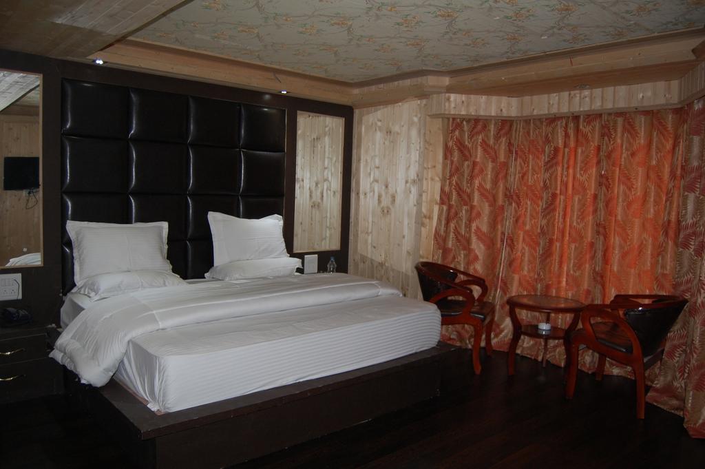 Hotel Zahgeer Continental Гульмарг Номер фото