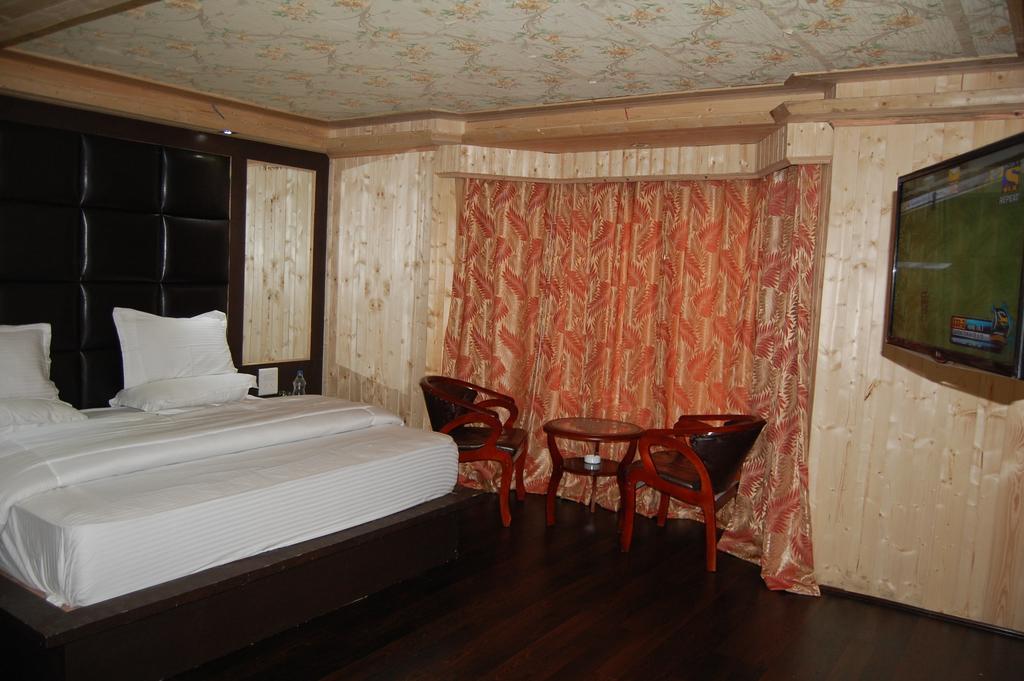 Hotel Zahgeer Continental Гульмарг Номер фото